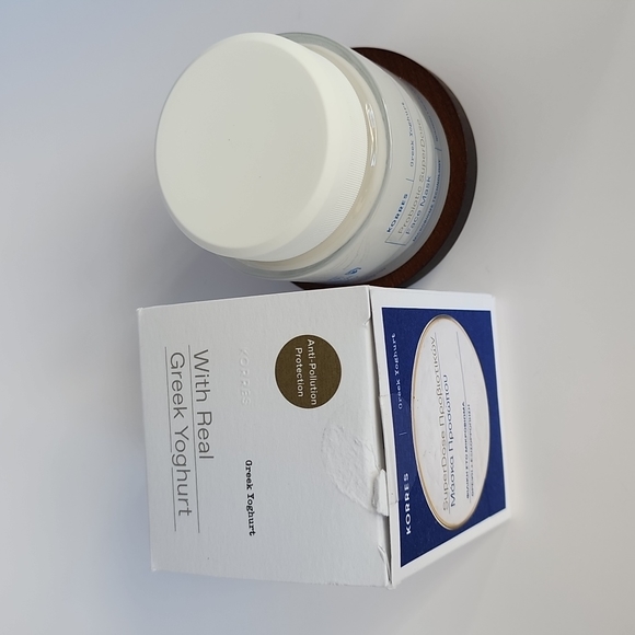 Korres Greek Yoghurt Probiotic SuperDose Face Mask - Picture 5 of 14